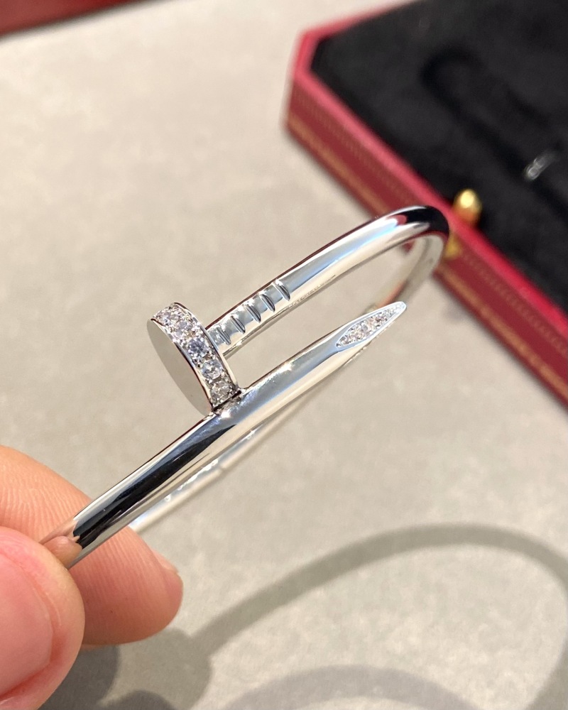 001 Cartier Hand bracelet