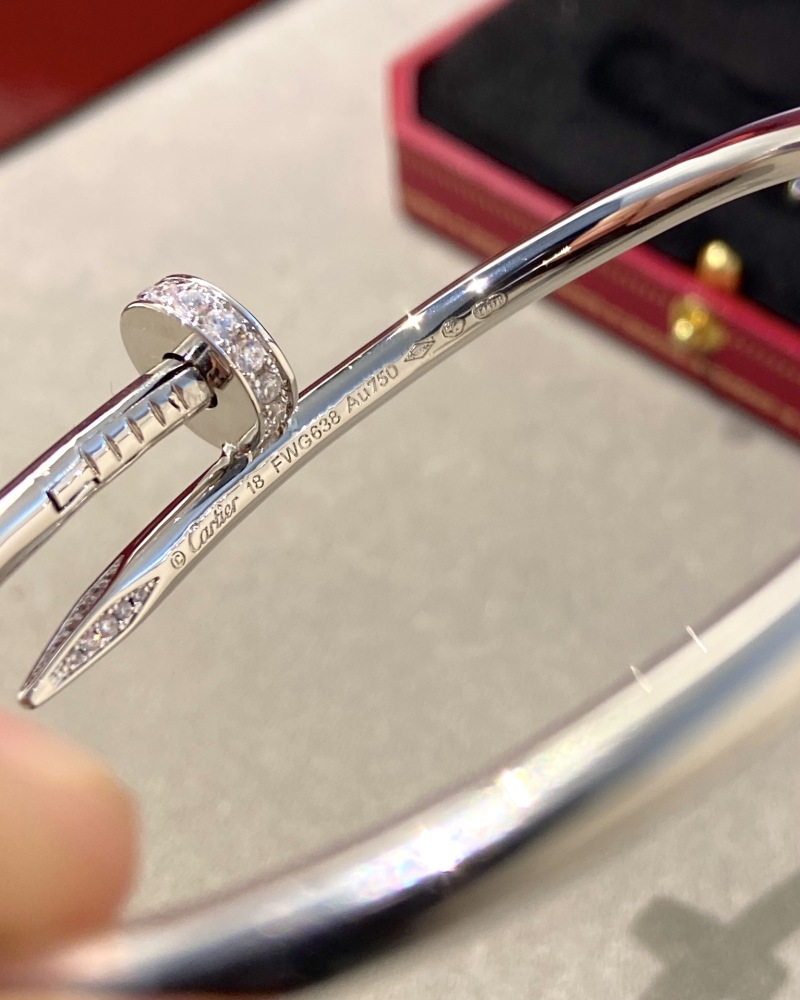 001 Cartier Hand bracelet