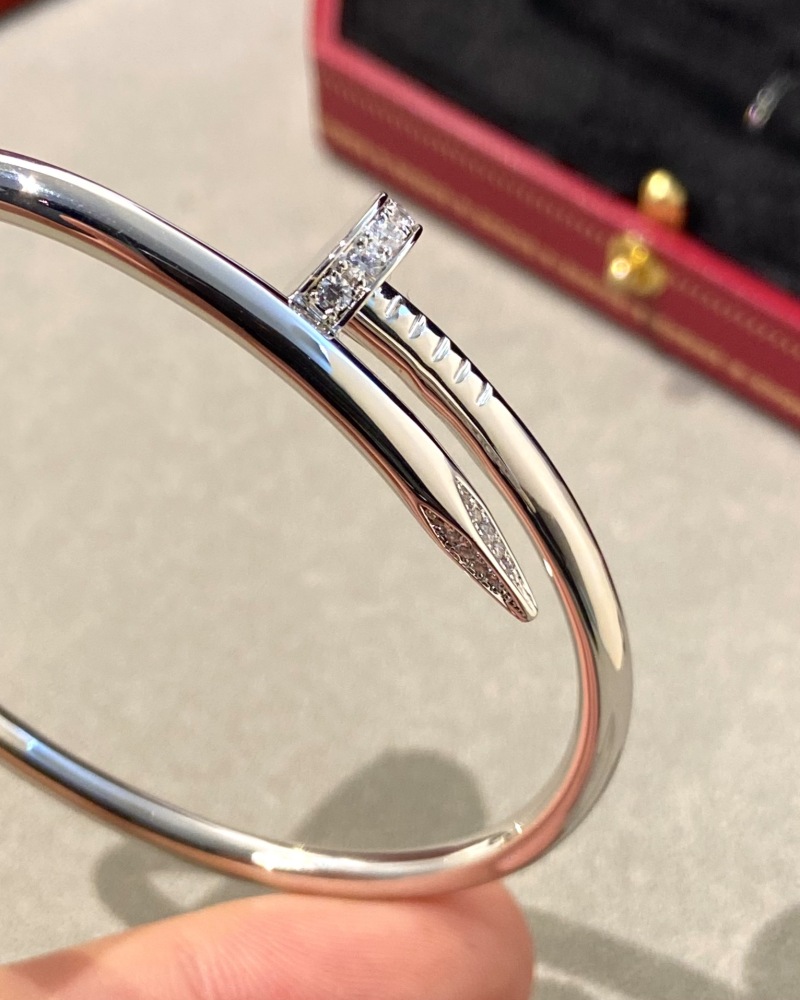 001 Cartier Hand bracelet