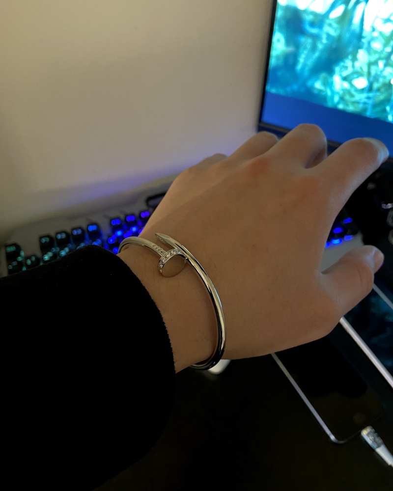 001 Cartier Hand bracelet