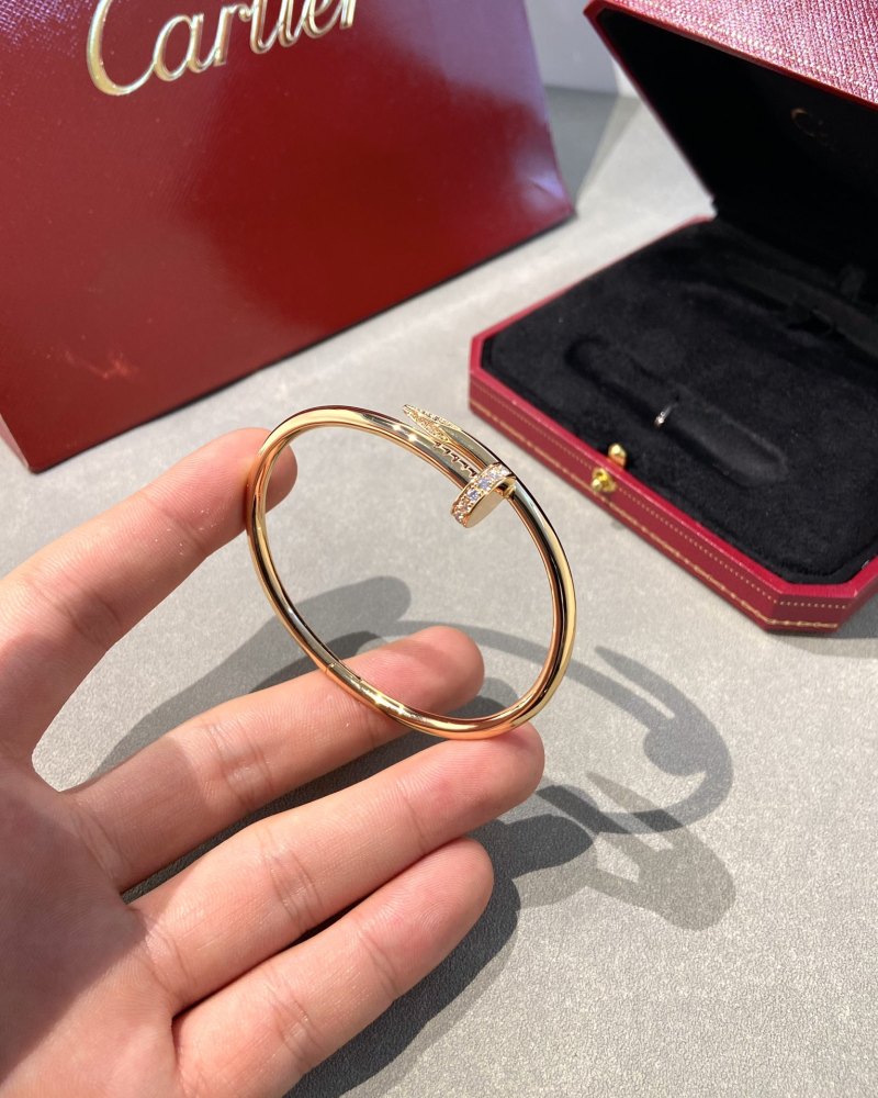001 Cartier Hand bracelet