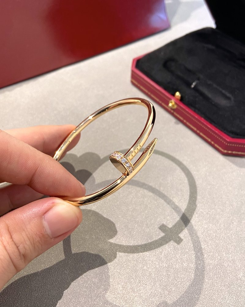 001 Cartier Hand bracelet