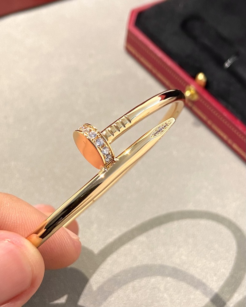 001 Cartier Hand bracelet