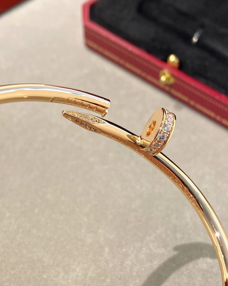 001 Cartier Hand bracelet