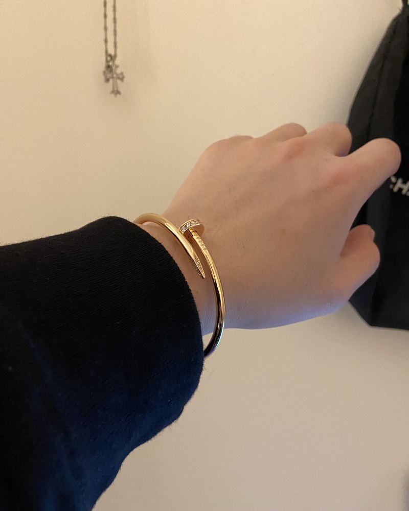 001 Cartier Hand bracelet