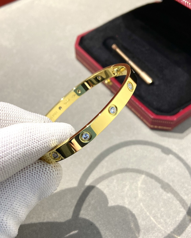 001 Cartier Hand bracelet