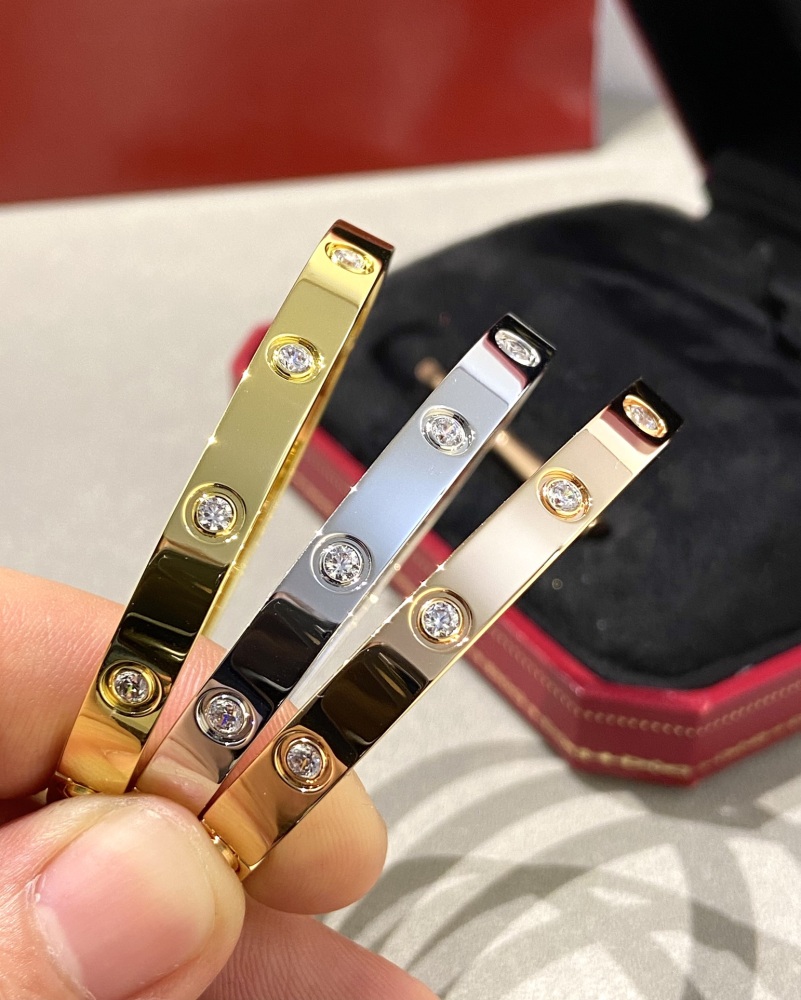 001 Cartier Hand bracelet