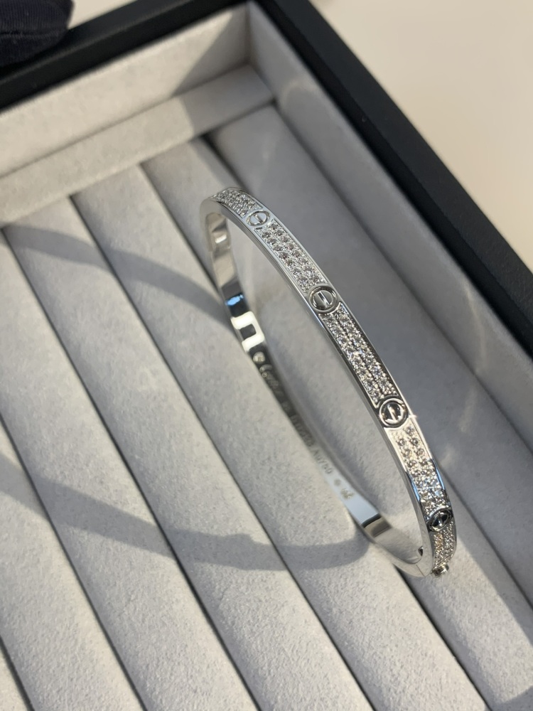 001 Cartier Hand bracelet