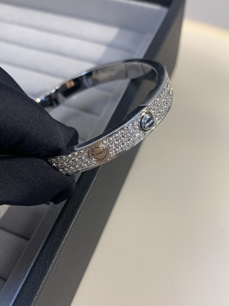 001 Cartier Hand bracelet