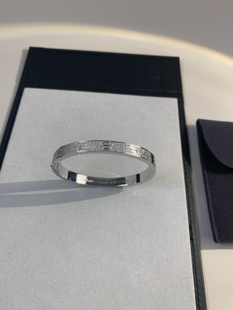 001 Cartier Hand bracelet