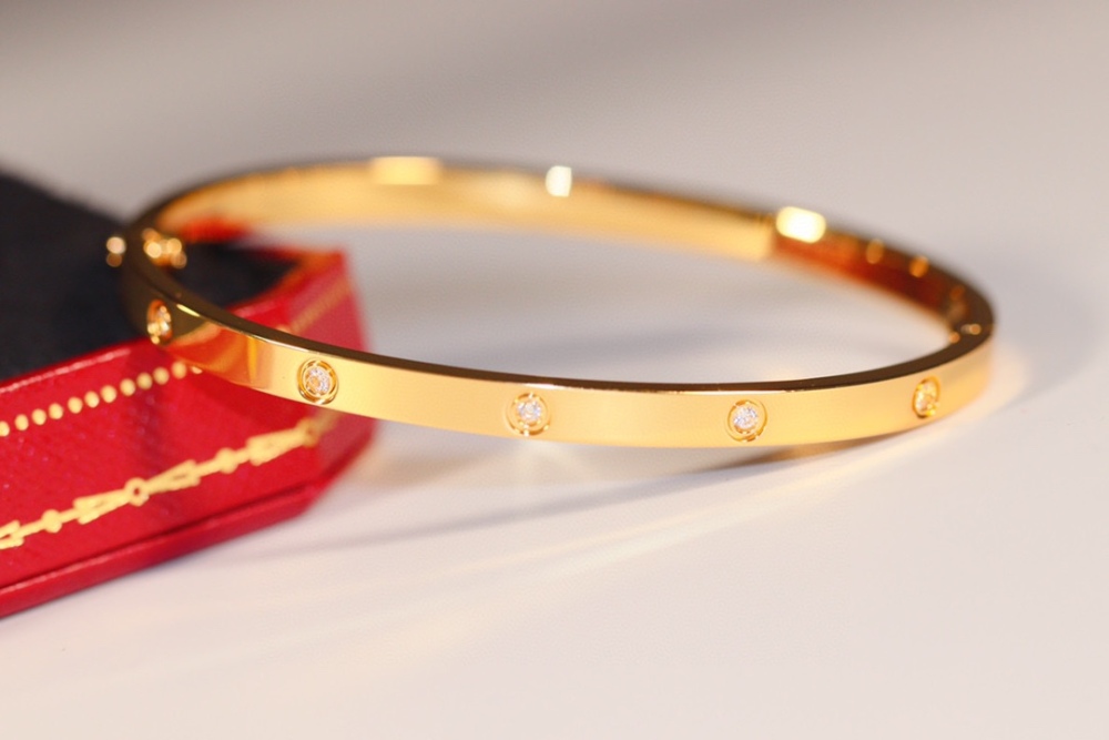 001 Cartier Hand bracelet