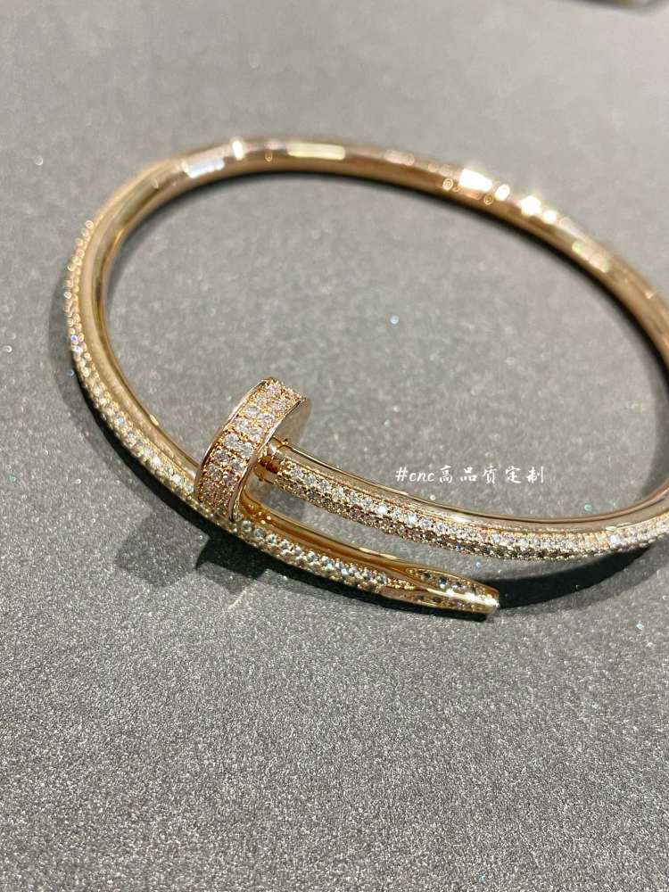 001 Cartier Hand bracelet