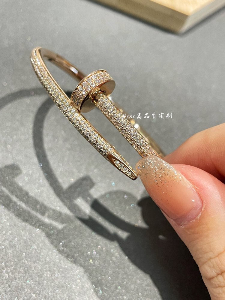001 Cartier Hand bracelet