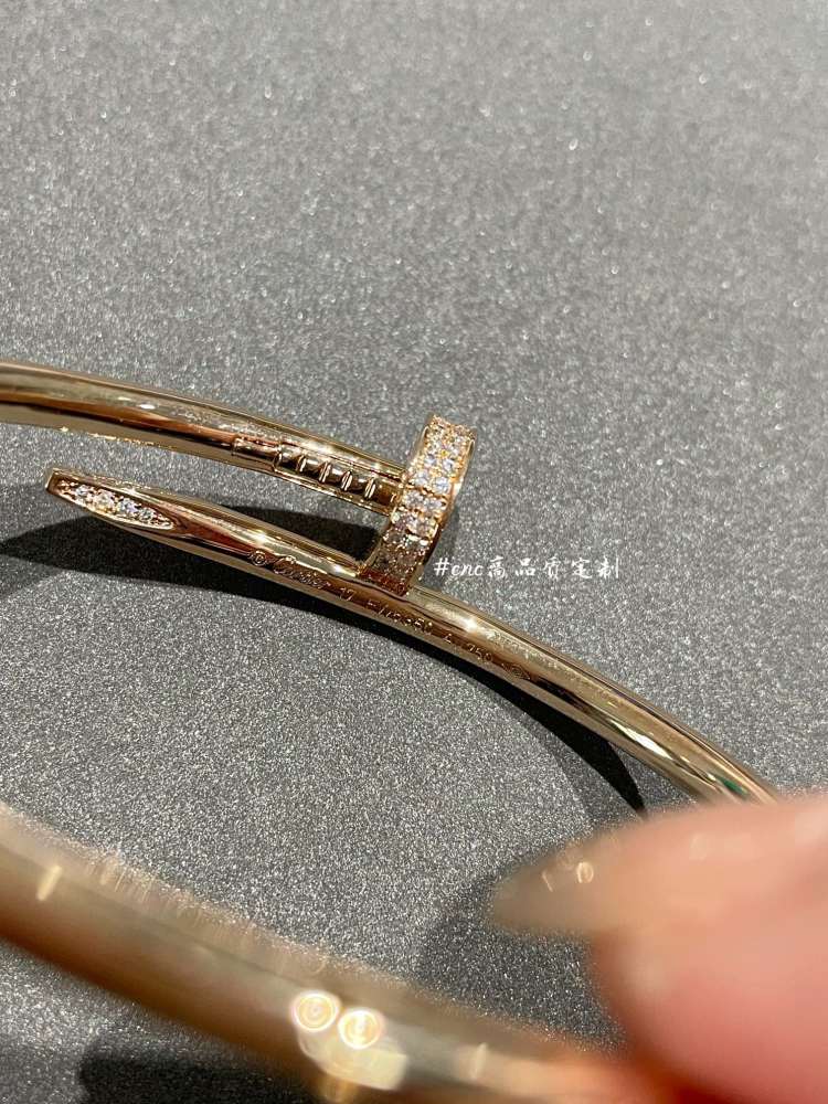 001 Cartier Hand bracelet