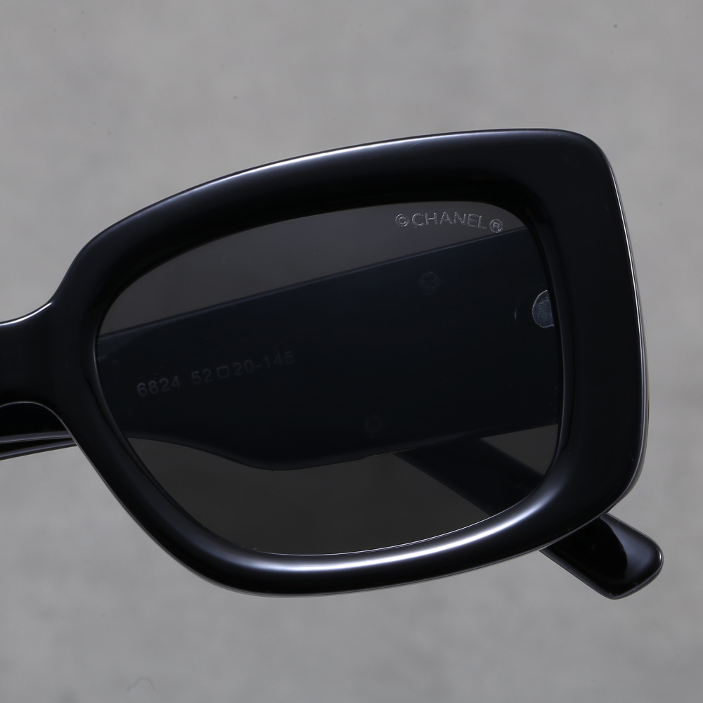 003 Chanel sunglasses