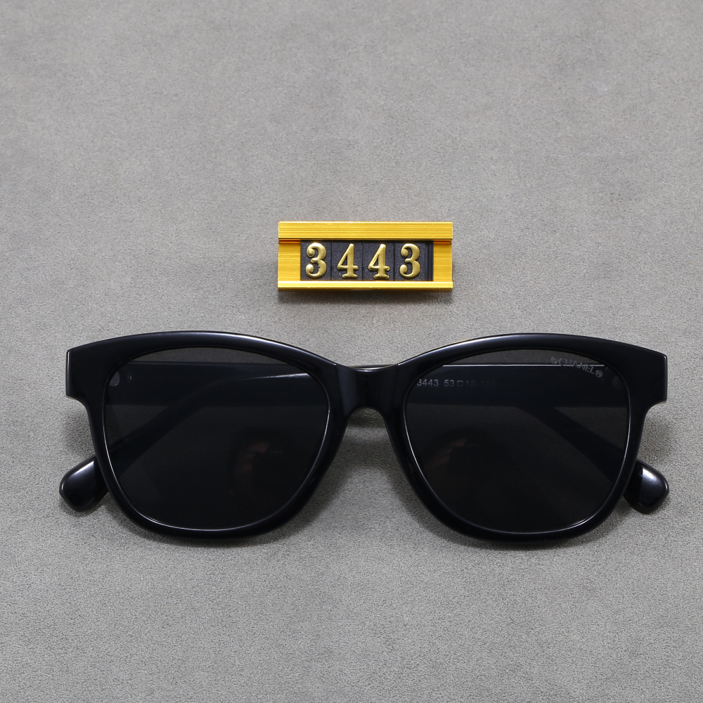 003 Chanel sunglasses