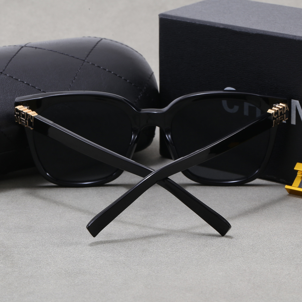 003 Chanel sunglasses