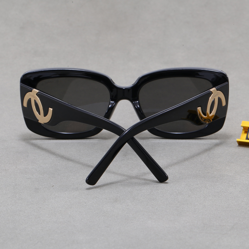 003 Chanel sunglasses