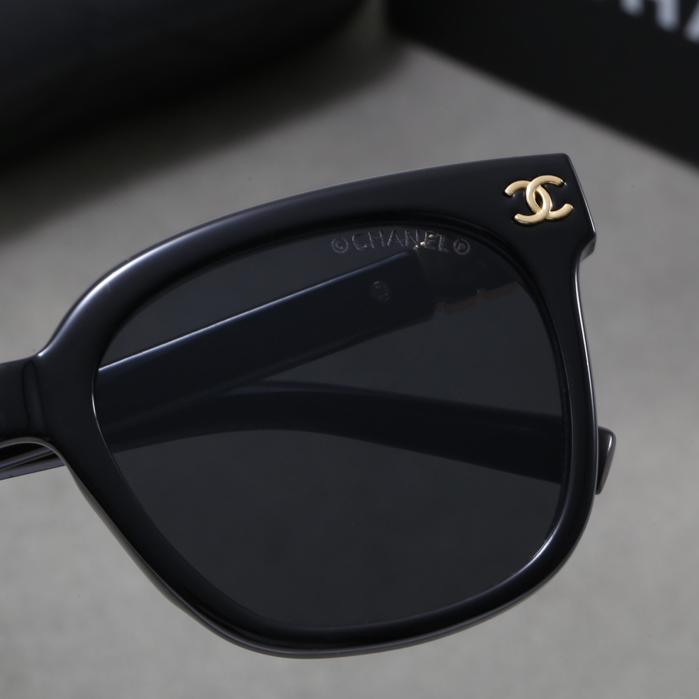 003 Chanel sunglasses