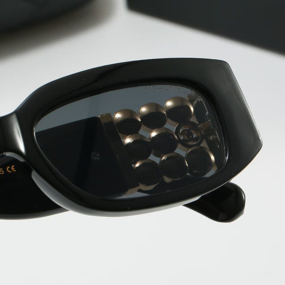 003 Chanel sunglasses
