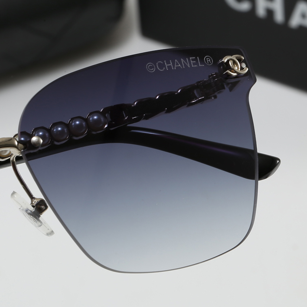 003 Chanel sunglasses