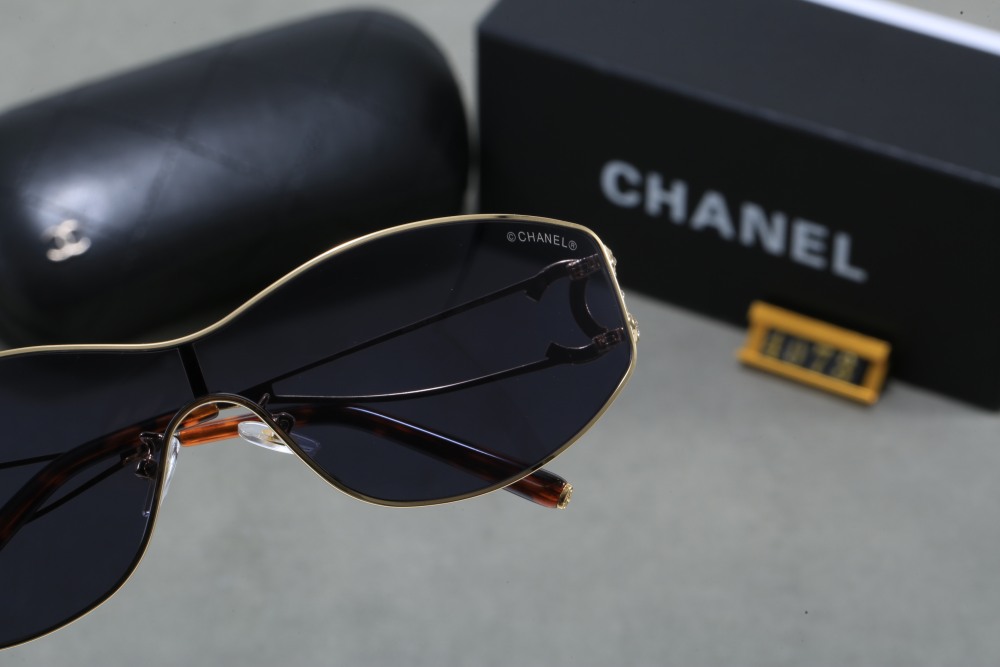 003 Chanel sunglasses