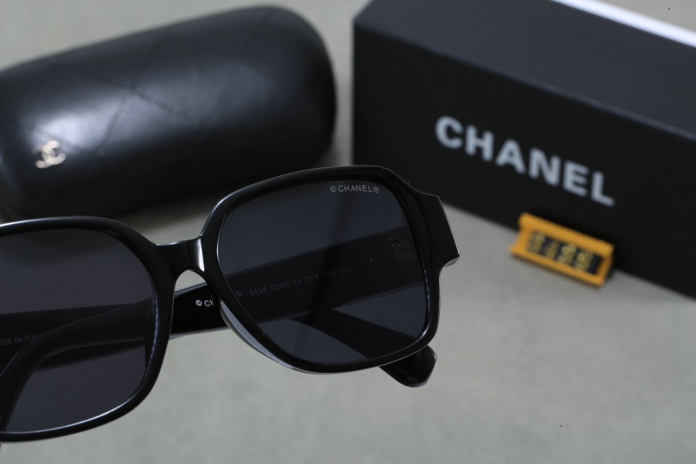 003 Chanel sunglasses