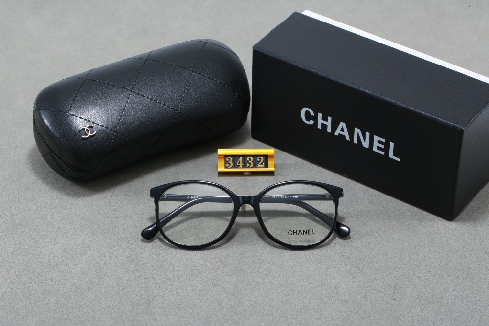 003 Chanel sunglasses