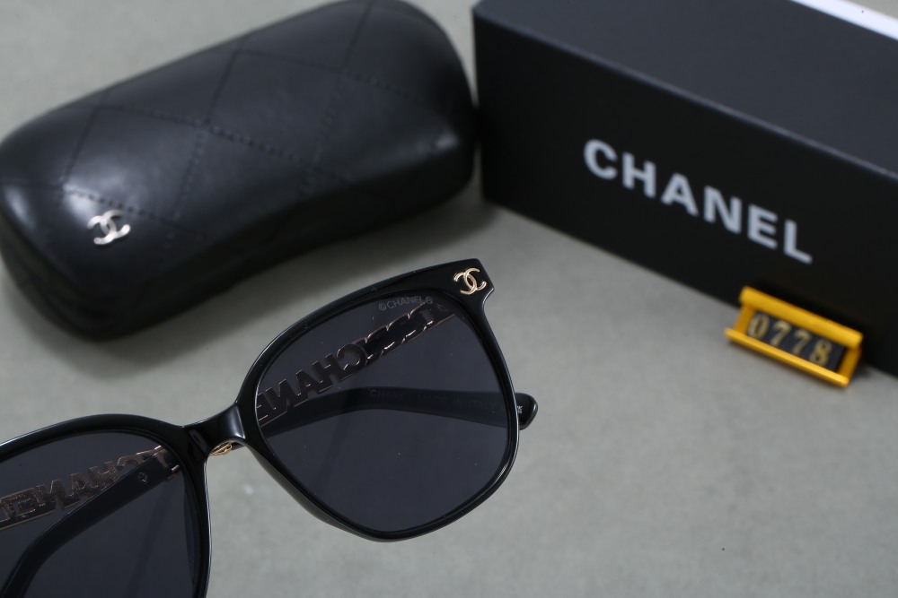 003 Chanel sunglasses