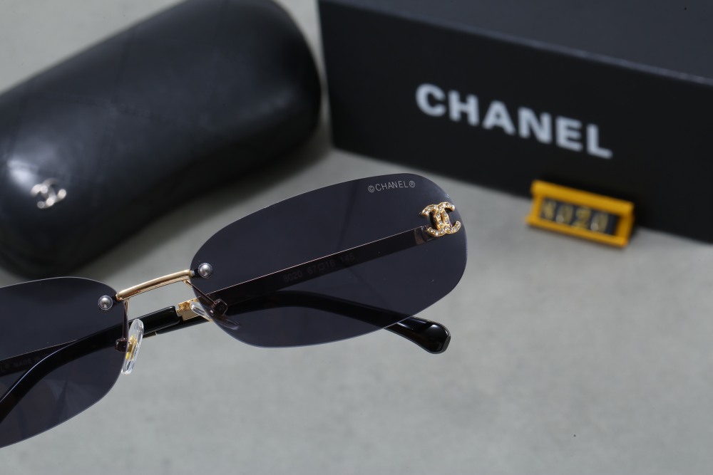003 Chanel sunglasses