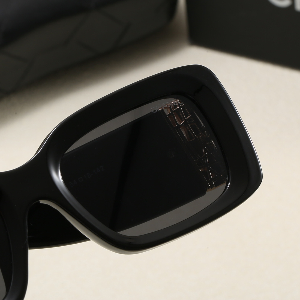 003 Chanel sunglasses