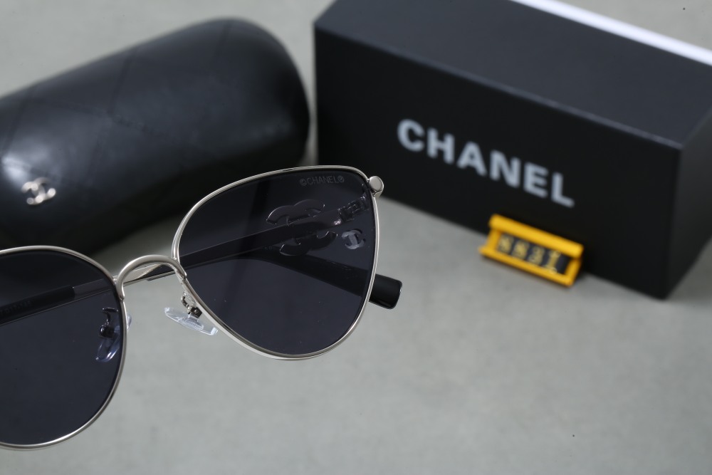 003 Chanel sunglasses