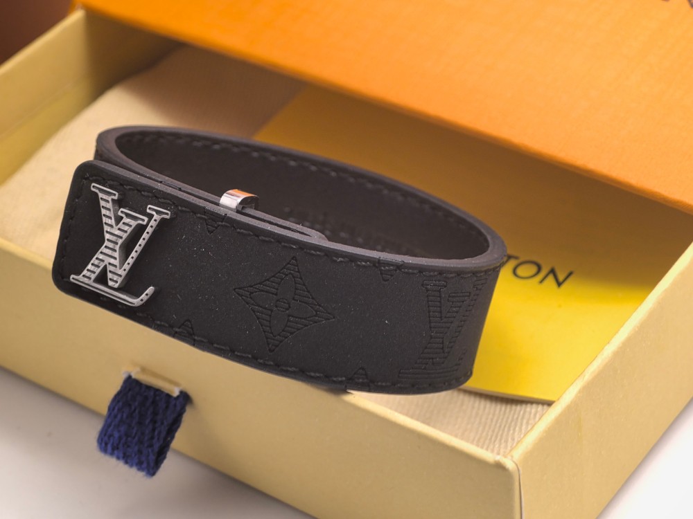 011 lv bracelet