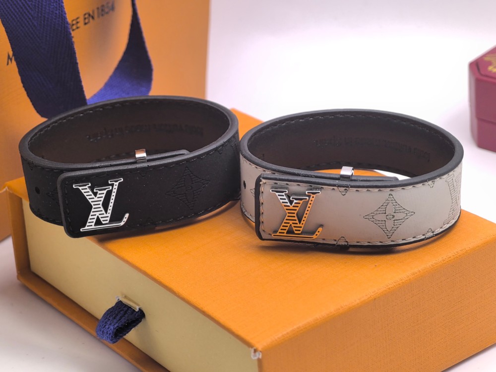 011 lv bracelet
