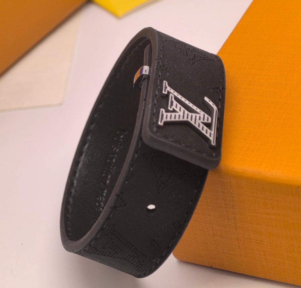 011 lv bracelet