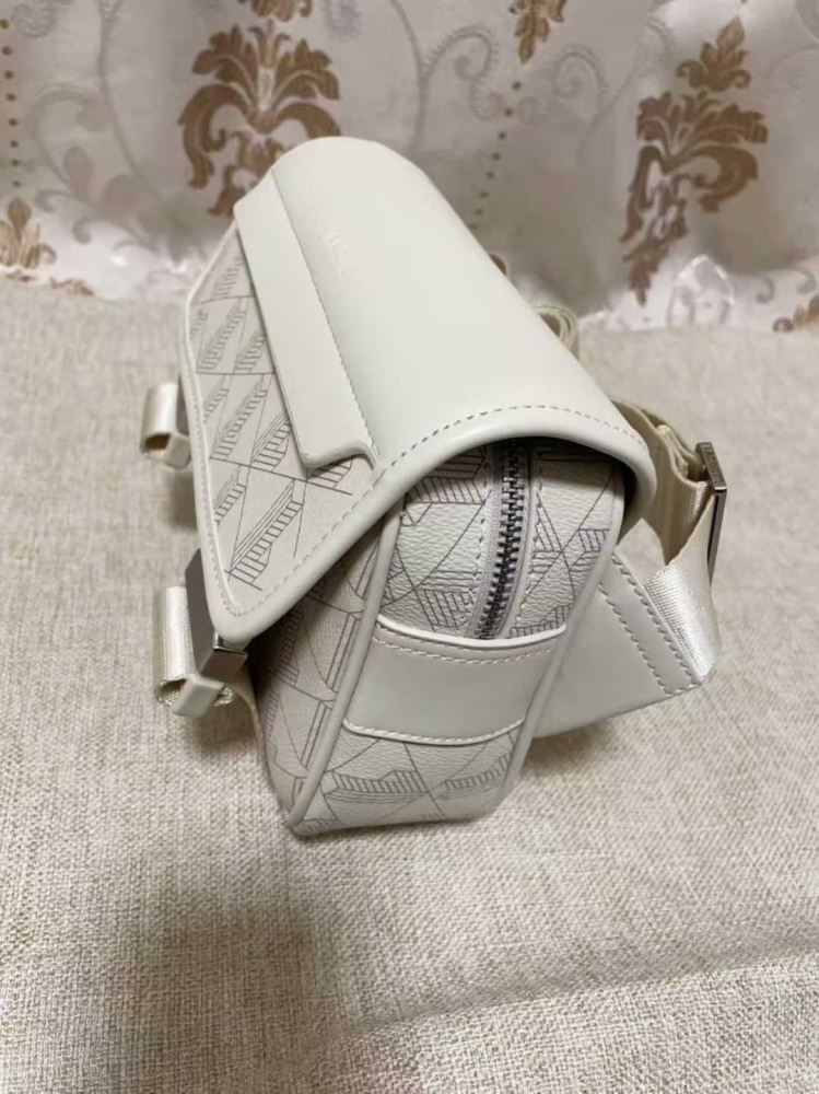 010 Lacoste bag