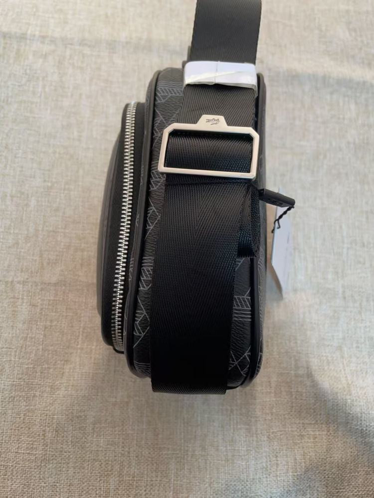 010 Lacoste bag