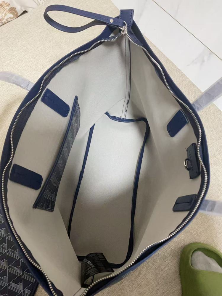 010 Lacoste bag