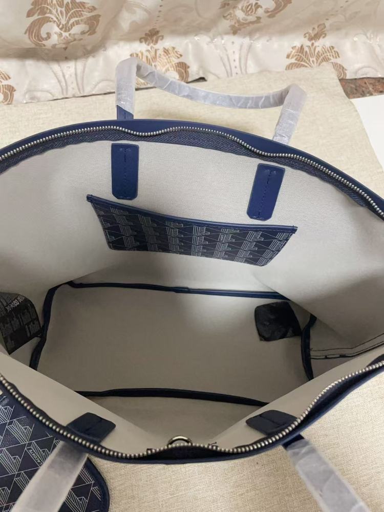 010 Lacoste bag