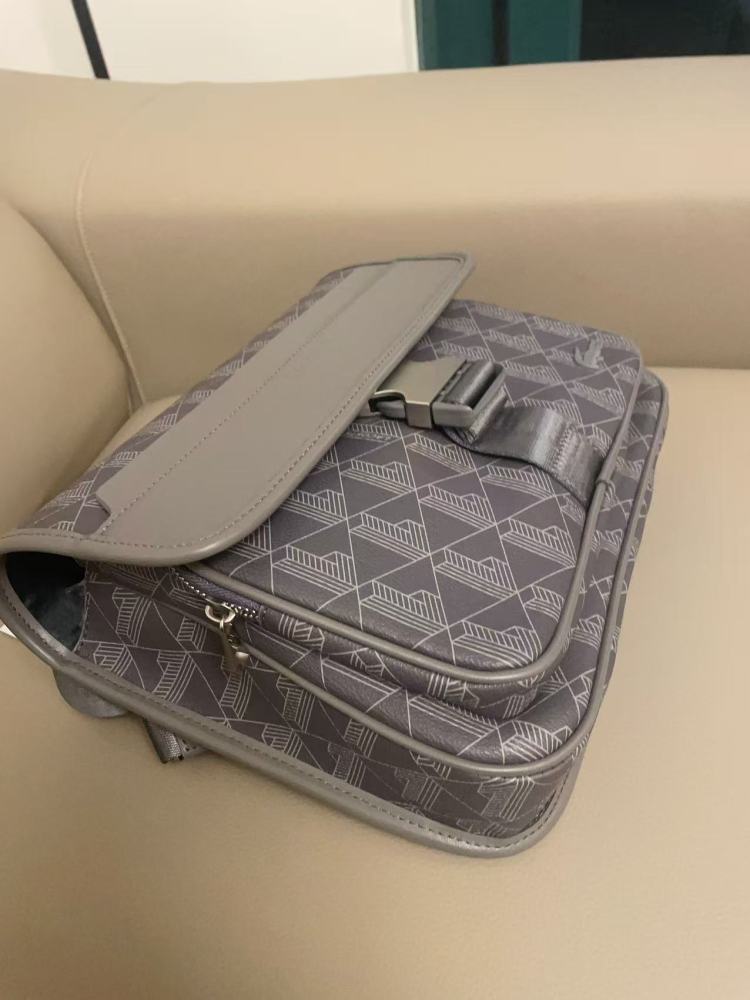 010 Lacoste bag