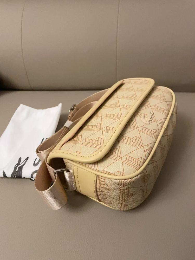 010 Lacoste bag
