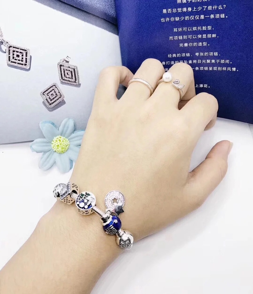 002 Pandora  bracelet