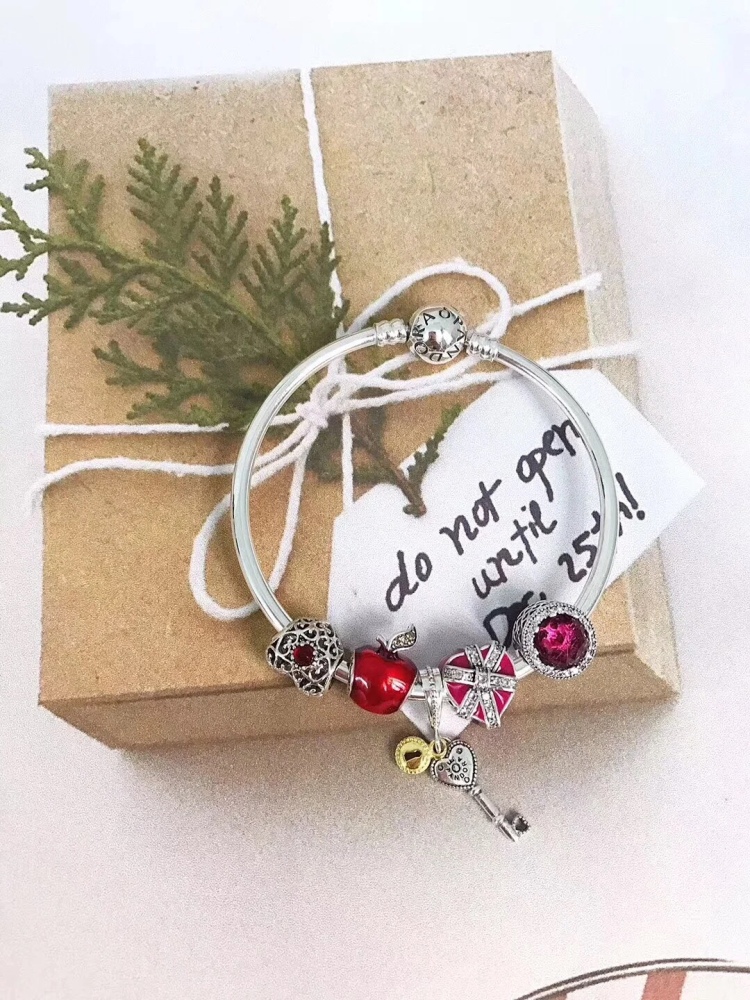 002 Pandora  bracelet