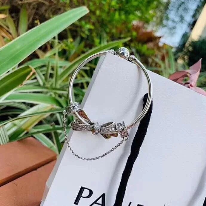 002 Pandora  bracelet