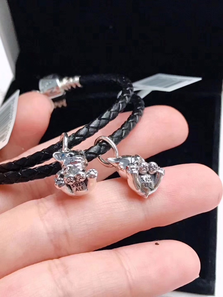 002 Pandora  bracelet