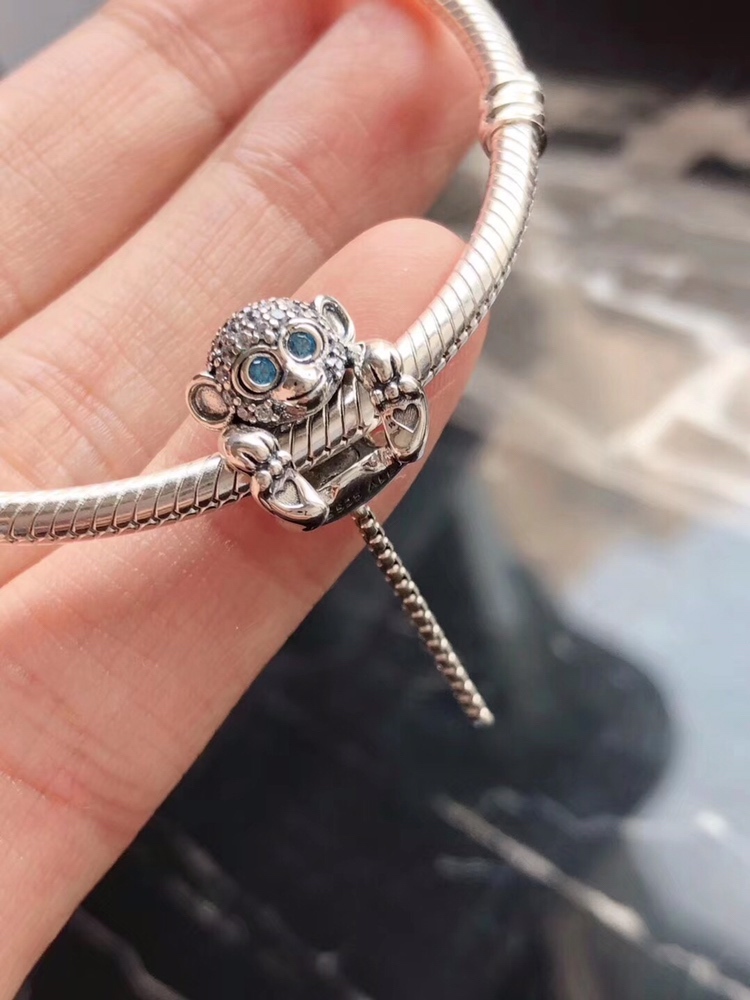 002 Pandora  bracelet