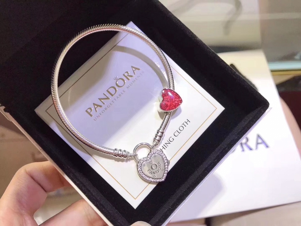002 Pandora  bracelet