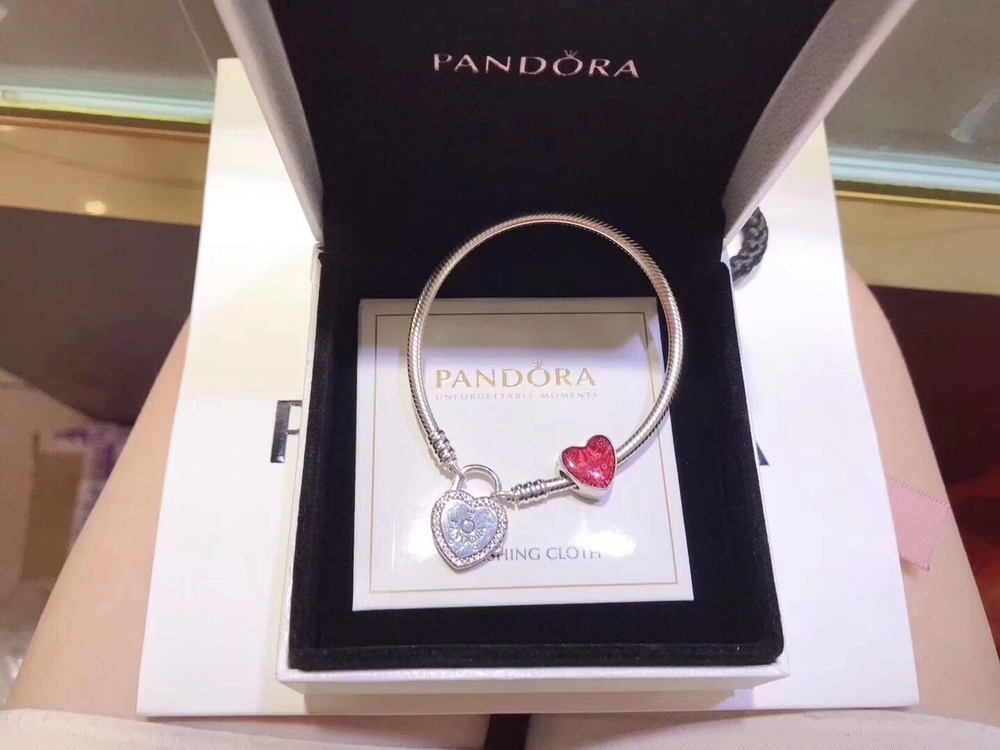 002 Pandora  bracelet