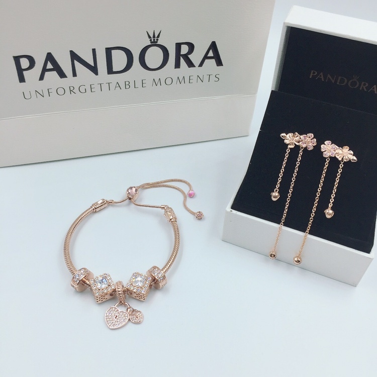 002 Pandora  bracelet