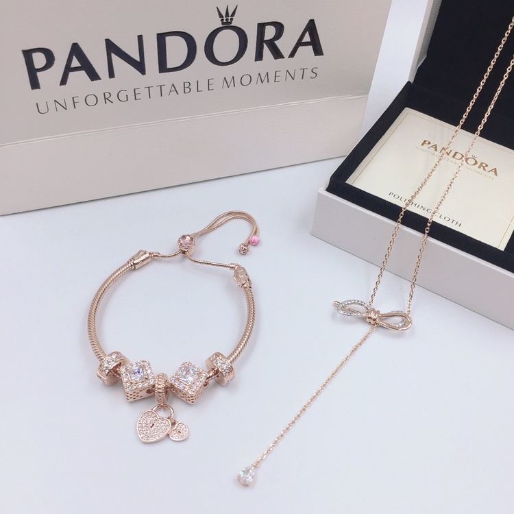 002 Pandora  bracelet